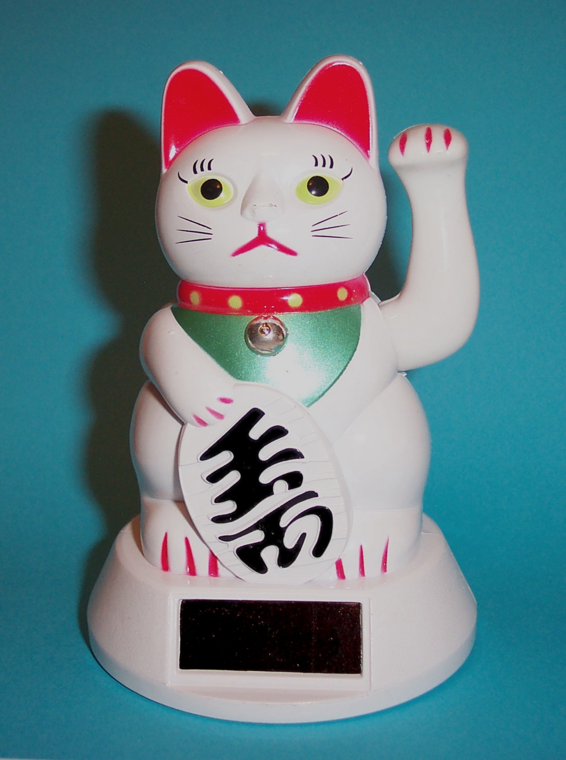 Solar Powered LUCKY MONEY CAT with waving paw Solar Powered LUCKY MONEY CAT with waving paw
